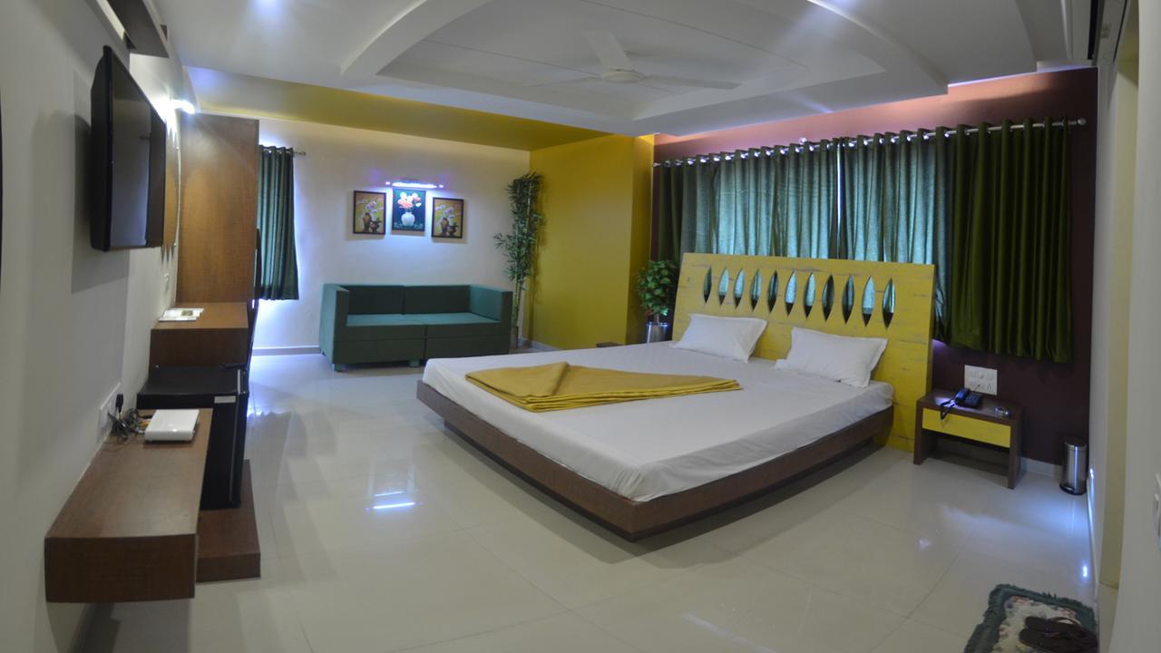 Hotel Barcelona Exotica Ahmedabad Exterior photo