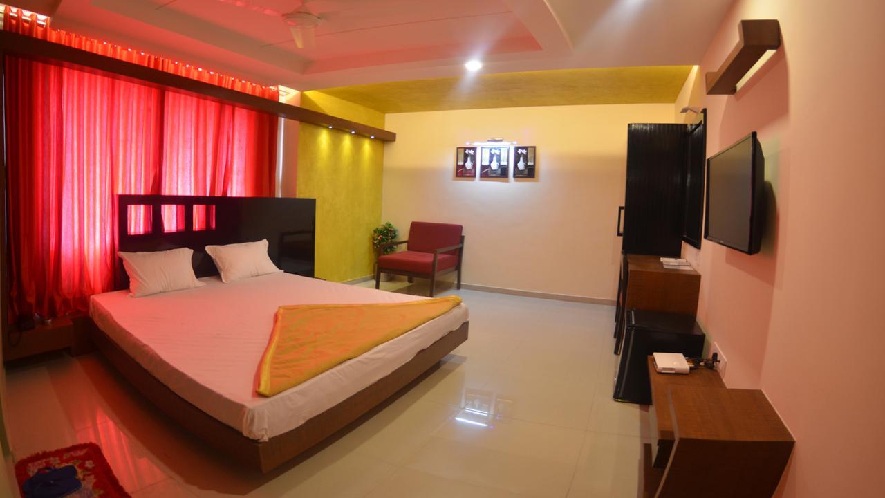 Hotel Barcelona Exotica Ahmedabad Exterior photo