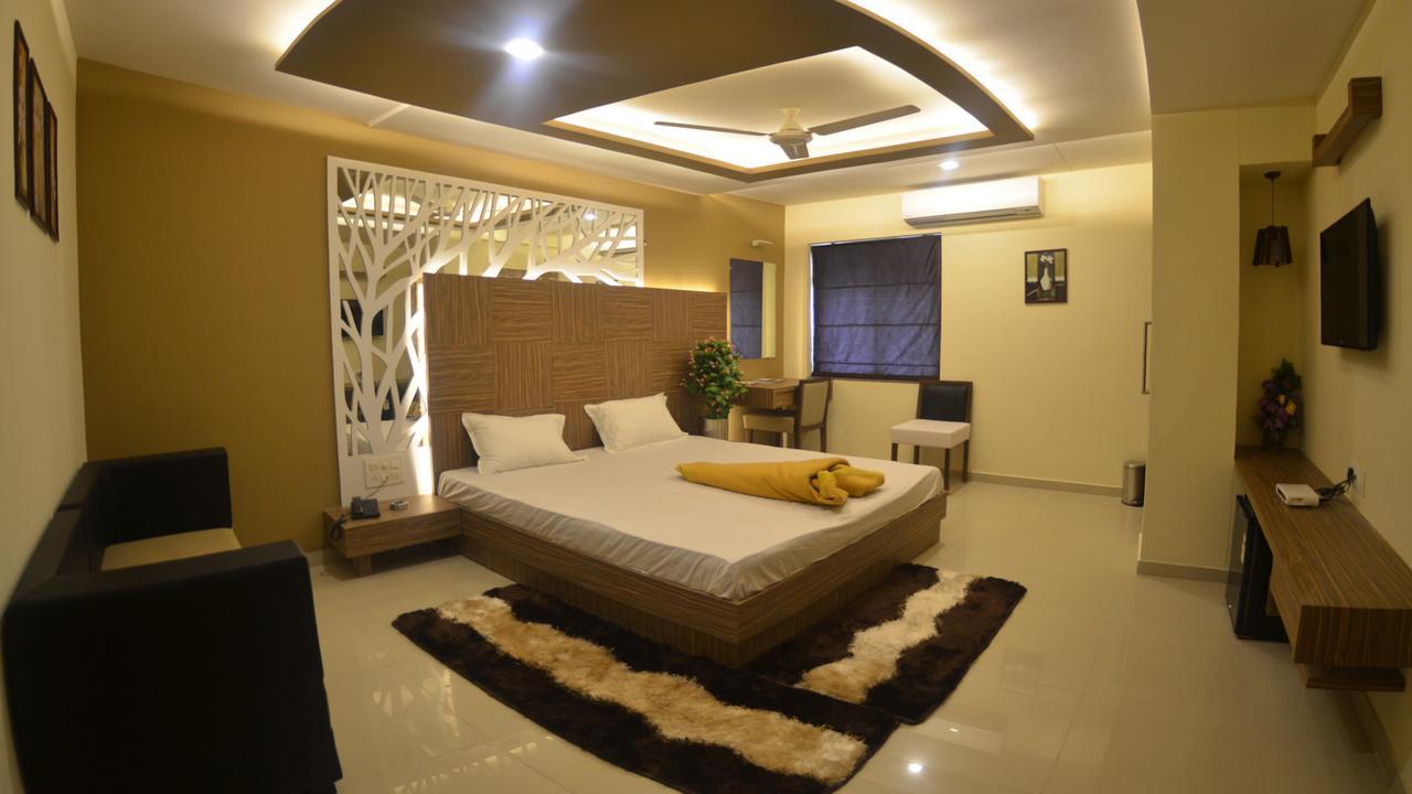 Hotel Barcelona Exotica Ahmedabad Exterior photo