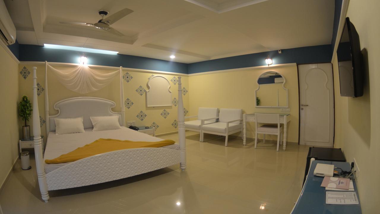 Hotel Barcelona Exotica Ahmedabad Exterior photo